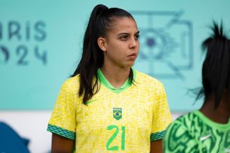 Lauren projeta Copa do Mundo feminina e relembra trajetória até a Seleção