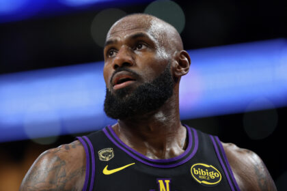 LeBron ultrapassa R$ 3 bilhões em salários se cumprir contrato com 76ers