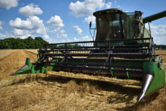 Lucro da AGCO despenca 76% no 2º tri; venda de máquinas desacelera