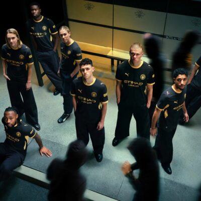 Manchester City lança camisa preta com tributo à abelha operária