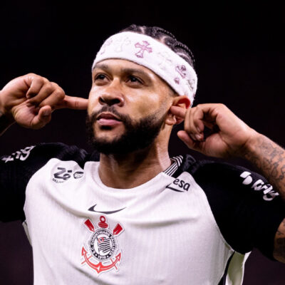 Memphis Depay retoma treinos e avança na renovação com o Corinthians