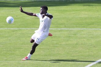 Miguel Bilong brilha em jogo-treino e se destaca no Palmeiras