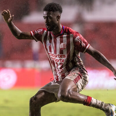 Náutico perde Igor Fernandes por suspensão; Hélio testa alternativas