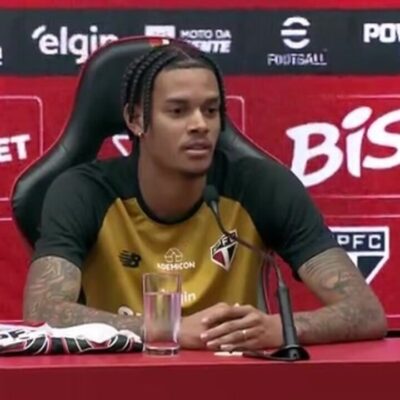 Newton assina com o São Paulo e realiza sonho da tia