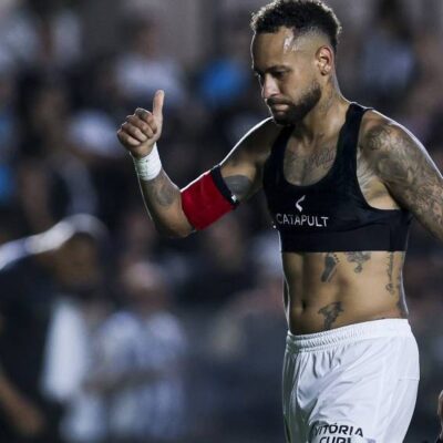 Neymar gera polêmica ao participar de campeonato de pôquer no dia do Santos