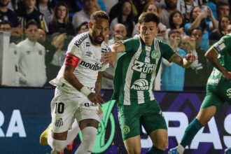 Neymar marca duas vezes, mas Santos cede empate à Chapecoense