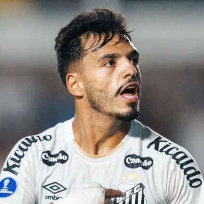 Neymar nega ter cobrado jovens do Santos após empate com Chapecoense