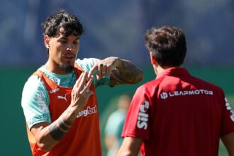 Palmeiras encara o Vitória buscando manter liderança