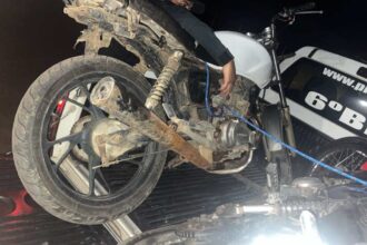 PM encontra moto sem placas e apreende veículo em Itaporanga