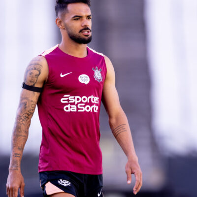 Raniele retoma treinos no Corinthians após lesão no joelho
