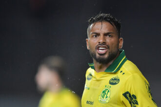 Reinaldo bate recorde e vira maior pontuador da história do Cartola
