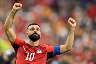 Salah, Sancho e Vlahovic buscam novos clubes; mercado esquenta