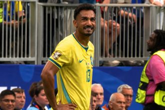Seleção Brasileira retorna ao Rio com apenas um jogador após eliminação na Copa