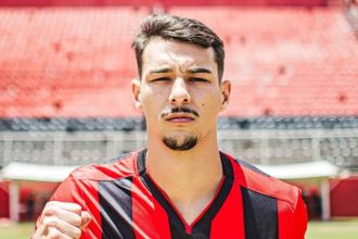 Sport intensifica negociações por Claudinho, do Vitória, e aguarda decisão do jogador