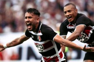 Técnico do Santa Cruz destaca resiliência de Pedro Favela com fraturas
