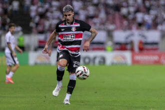 Thiago Ennes elogia fase do Santa Cruz, mas alerta para equilíbrio na Série C