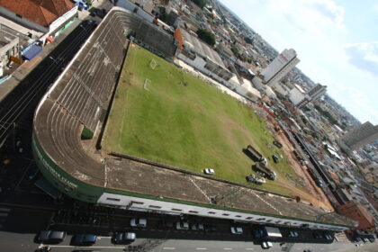 Uberlândia e CSA duelam por vaga na Série C após 46 anos