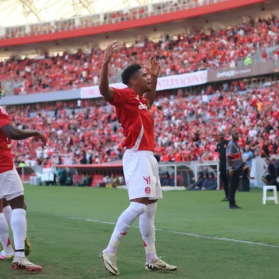 Victor Gabriel se pronuncia sobre fratura de Gabriel Pec após jogo do Inter
