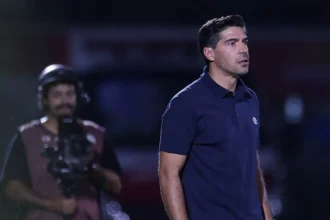 Abel admite falha do Palmeiras e critica arbitragem após empate
