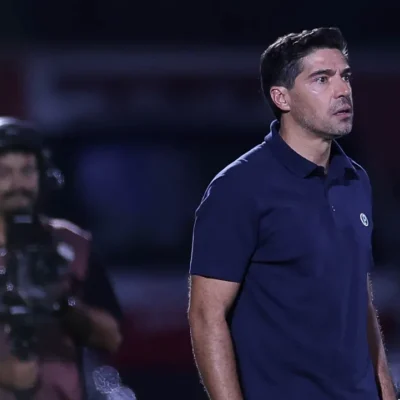 Abel admite falha do Palmeiras e critica arbitragem após empate