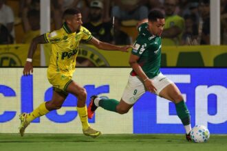 Abel exige recuperação física de Vitor Roque após cirurgia