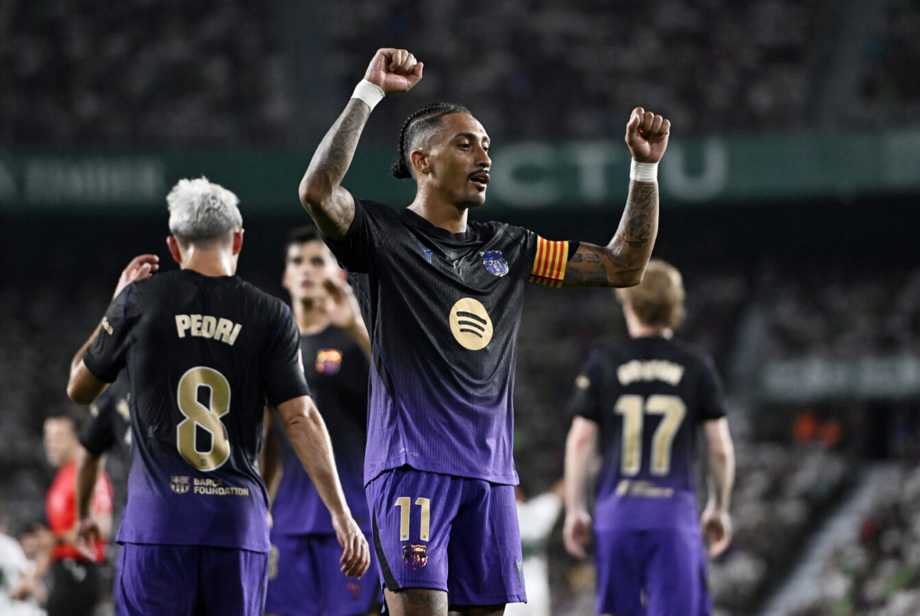Adeyemi marca na estreia e Raphinha assume 9 em goleada do Barcelona