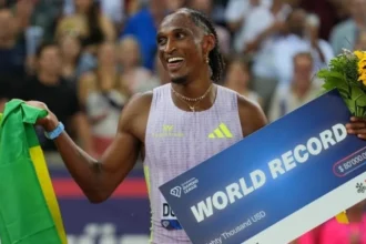 Alison dos Santos supera Warholm e bate recorde mundial dos 400 m
