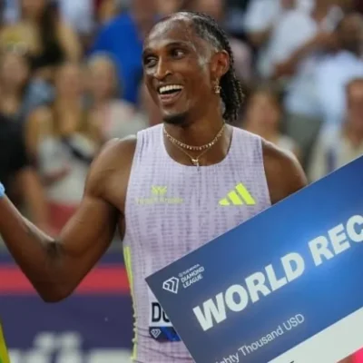 Alison dos Santos supera Warholm e bate recorde mundial dos 400 m