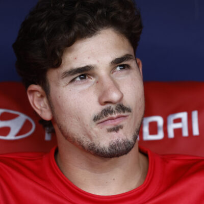 Álvarez falha treino do Atlético por indisposição e mantém futuro incerto