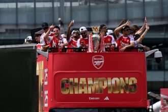 Arsenal estreia e defende o título; City recomeça, Big Six muda