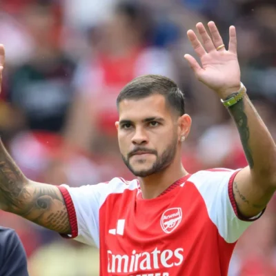 Arsenal oferece Lewis-Skelly a Chelsea e United após contratar Bruno