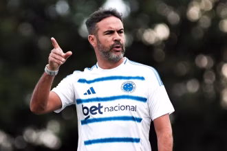 Artur Jorge cobra agressividade do Cruzeiro antes da decisão na Arena MRV