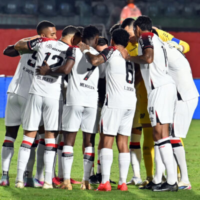 Athletico tenta recuperação imediata contra o Santos na Vila Belmiro