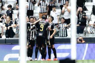 Atlético-MG faz 3 a 0 no Grêmio e chega a nove jogos sem derrota