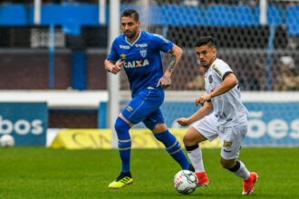 Avaí oscila nas semanas de aniversário e busca reação contra Atlético-GO