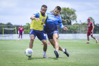 Bahia testa dupla Caio Alexandre e Nico Acevedo contra Chapecoense