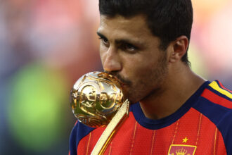 Barcelona entra na corrida e desafia Real Madrid por Rodri