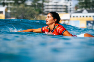 Bettylou Johnson elimina Luana Silva e avança nas ondas de Cloudbreak