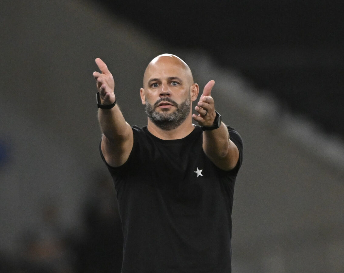 Botafogo corre contra o tempo: enfrenta Vitória antes de decidir vaga