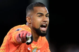 Chelsea contrata Emiliano Martínez e relega Robert Sánchez