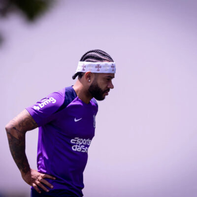 Corinthians decide reabrir negociação com Memphis Depay