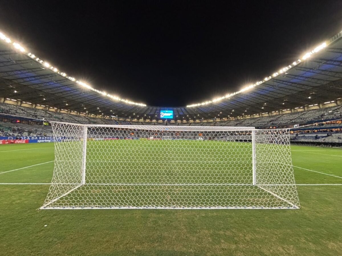 Cruzeiro recebe Atlético-MG no Mineirão e busca vaga nas semifinais