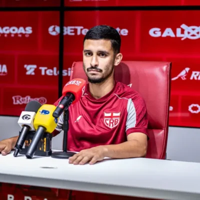 Danielzinho impulsiona reação do CRB com duas assistências