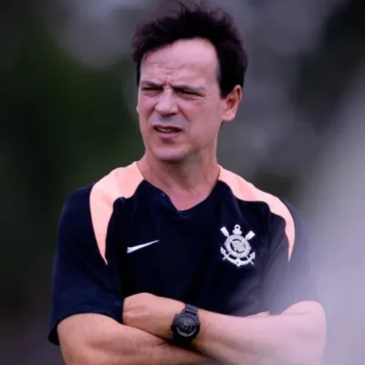 Diniz acusa arbitragem após eliminação do Corinthians