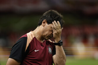 Diniz promete reação do Corinthians e cobra apoio da Fiel