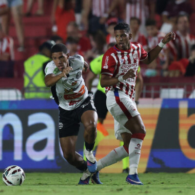Expulsão de João Miguel vira jogo e Náutico supera Athletic nos Aflitos