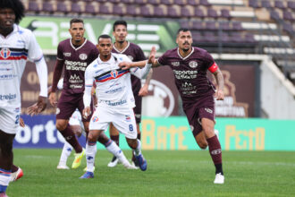 Ferroviária segue invicta na Série C graças a Medina e Zé Vitor
