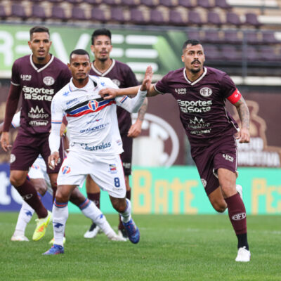 Ferroviária segue invicta na Série C graças a Medina e Zé Vitor