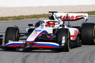 FIA libera uso de bandeiras e hinos para pilotos da Rússia e Bielorrússia