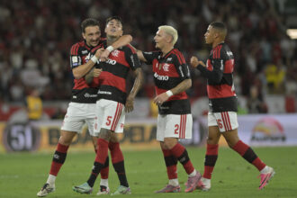 Flamengo encurta distância para Palmeiras e amplia chances no Brasileirão